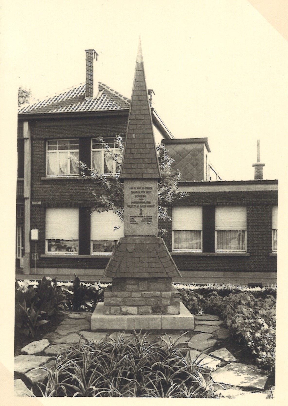 Pomnik 1 Dywizji Pancernej w Sint-Niklaas