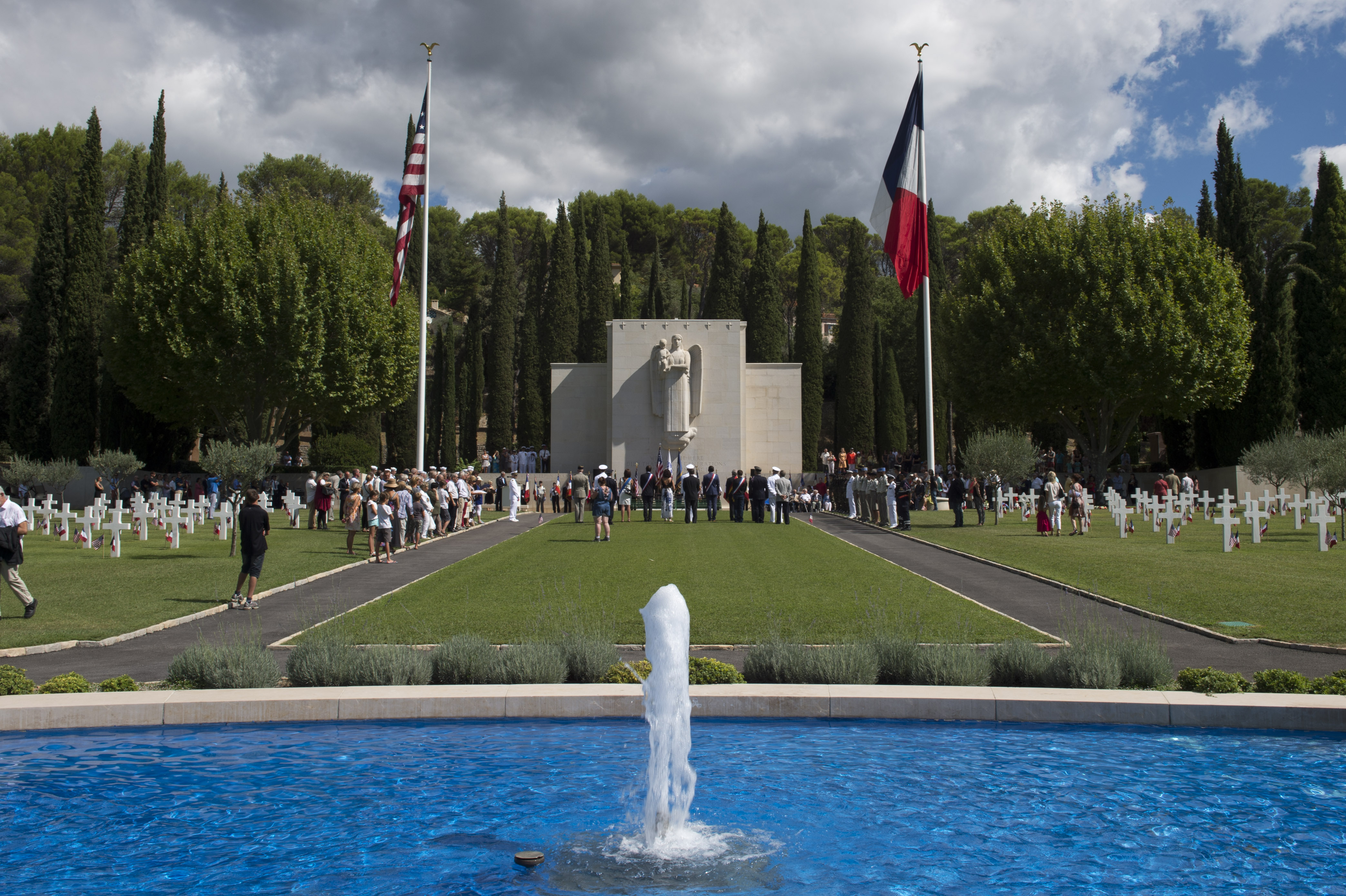 De Amerikaanse begraafplaats en het monument van de Rhône