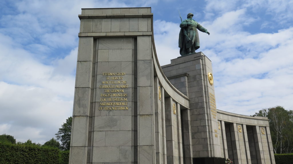 Memoriale sovietico a Tiergarten. Foto: BERLINS TAIGA