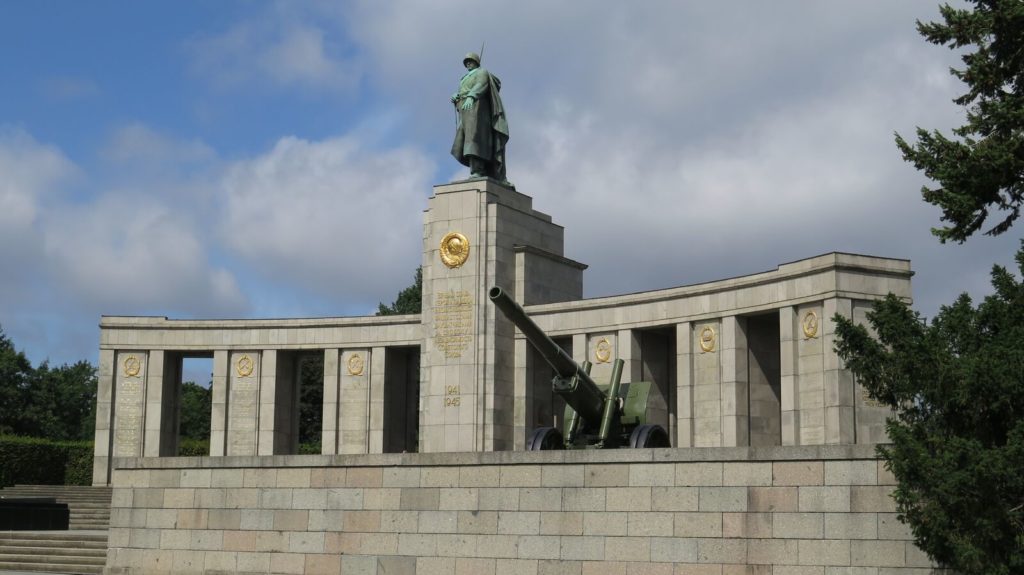 Memoriale sovietico a Tiergarten. Foto: BERLINS TAIGA