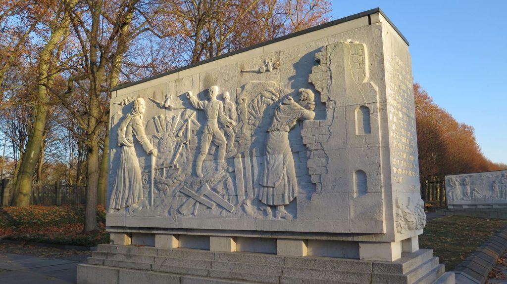 Memoriale sovietico a Treptow. Foto: BERLINS TAIGA