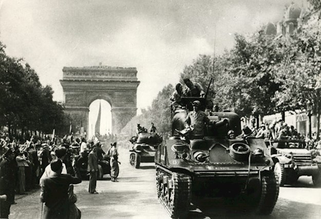 Parade on the Champs-Élysées, 26 August 1944.