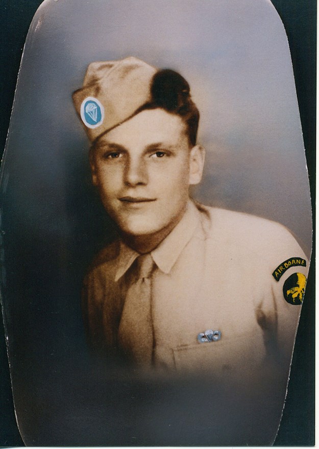 Fred with the insignia of the 17th Airborne Division. © Glavan family