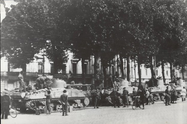 Polish tanks on the Albert's Square in Ghent, September 1944.