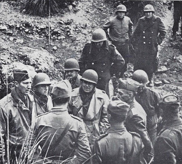 General Dapino, on the right, facing general Clark, and other American and Italian officers. © Vincenzo Dapino