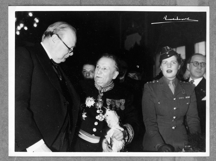 De Brusselse burgemeester ontvangt Winston Churchill, november 1945