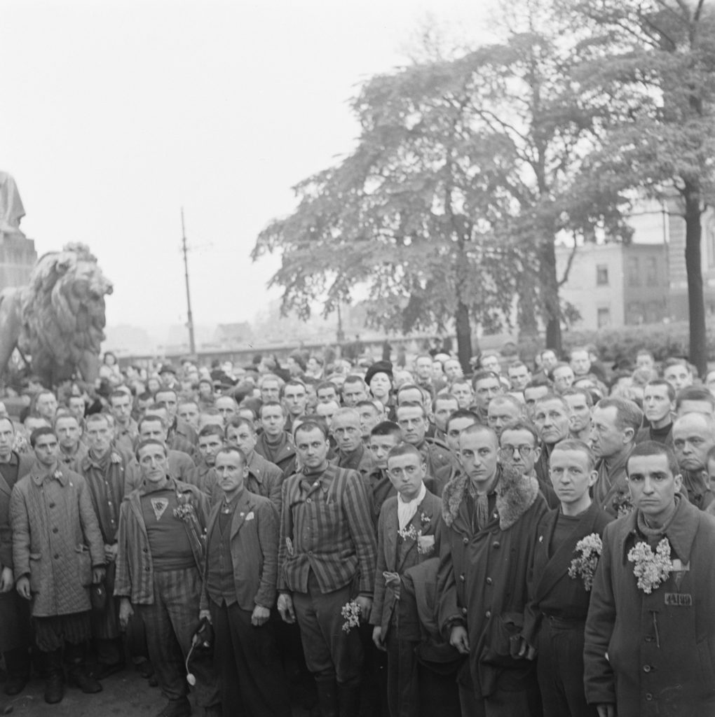 Prisonniers français rentrant de Buchenwald et passant par Bruxelles