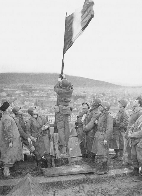 Wojska francuskie wznoszące flagę narodową nad twierdzą Belfort