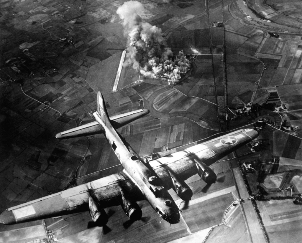 B-17 Flying Fortress podczas nalotu na Malbork, 1943