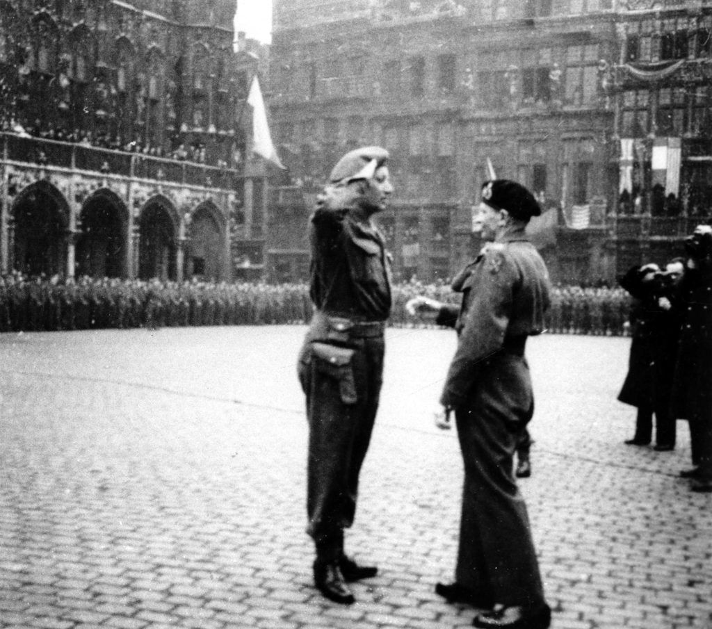 Le maréchal Montgomery en compagnie du général Piron, Bruxelles, mars 1945